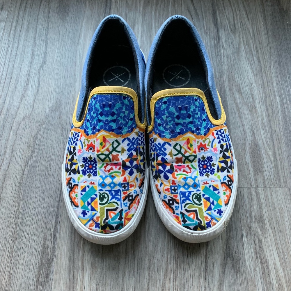 Inkka slip on shoes - size 6